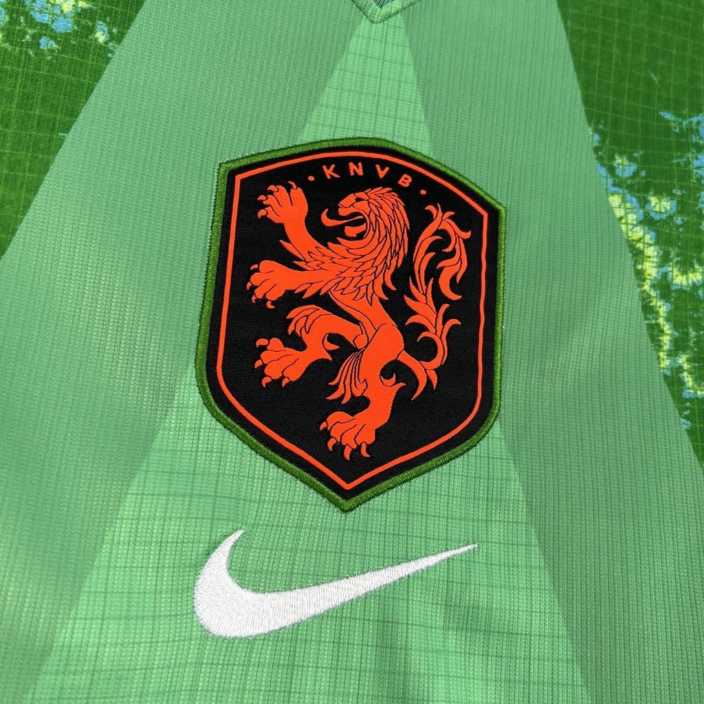 Leazofoot Netherlands 2026 goalkeeper jersey in light green with KNVB lion crest and white Nike swoosh logo