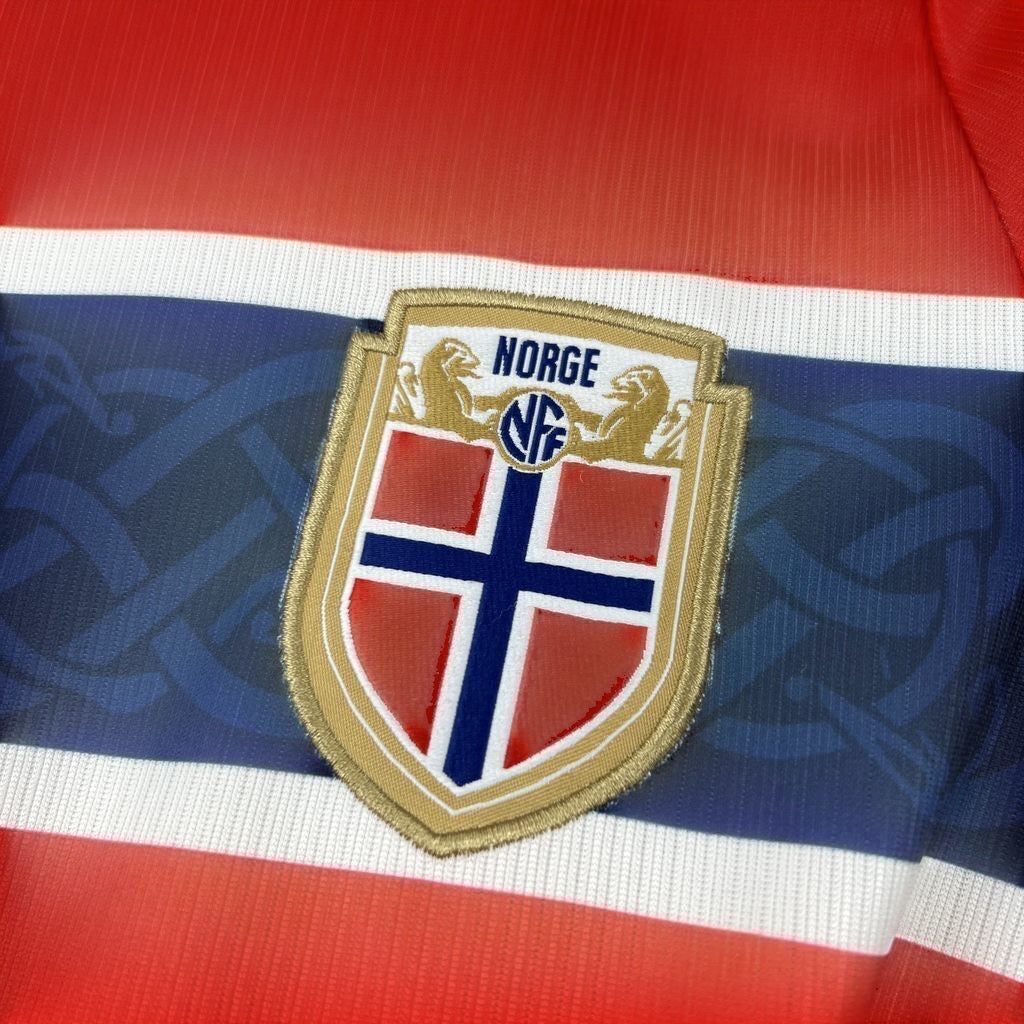 Leazofoot NORVÈGE 2026 home football jersey with embroidered crest featuring lions and the text NORGE.