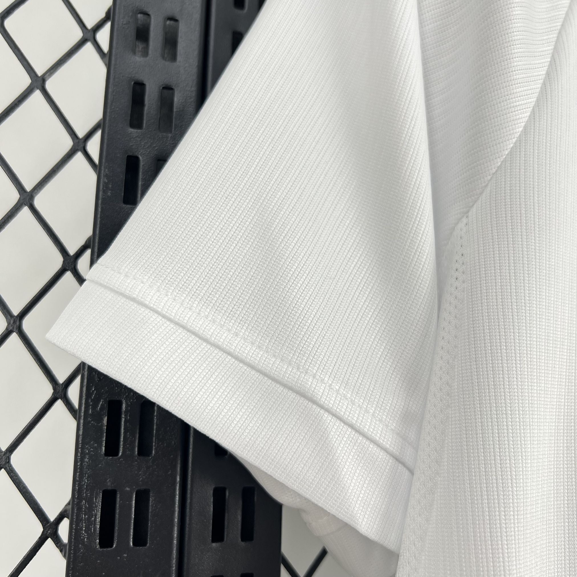 Leazofoot NORVÈGE 2026 white short-sleeve soccer jersey with textured fabric and mesh panels.