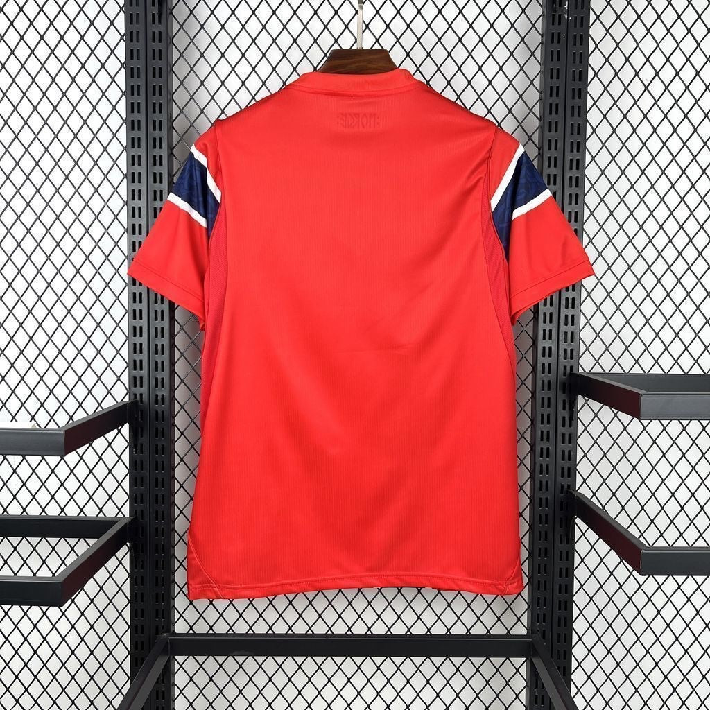 Leazofoot NORVÈGE 2026 home jersey, red with navy and white accents on sleeves.