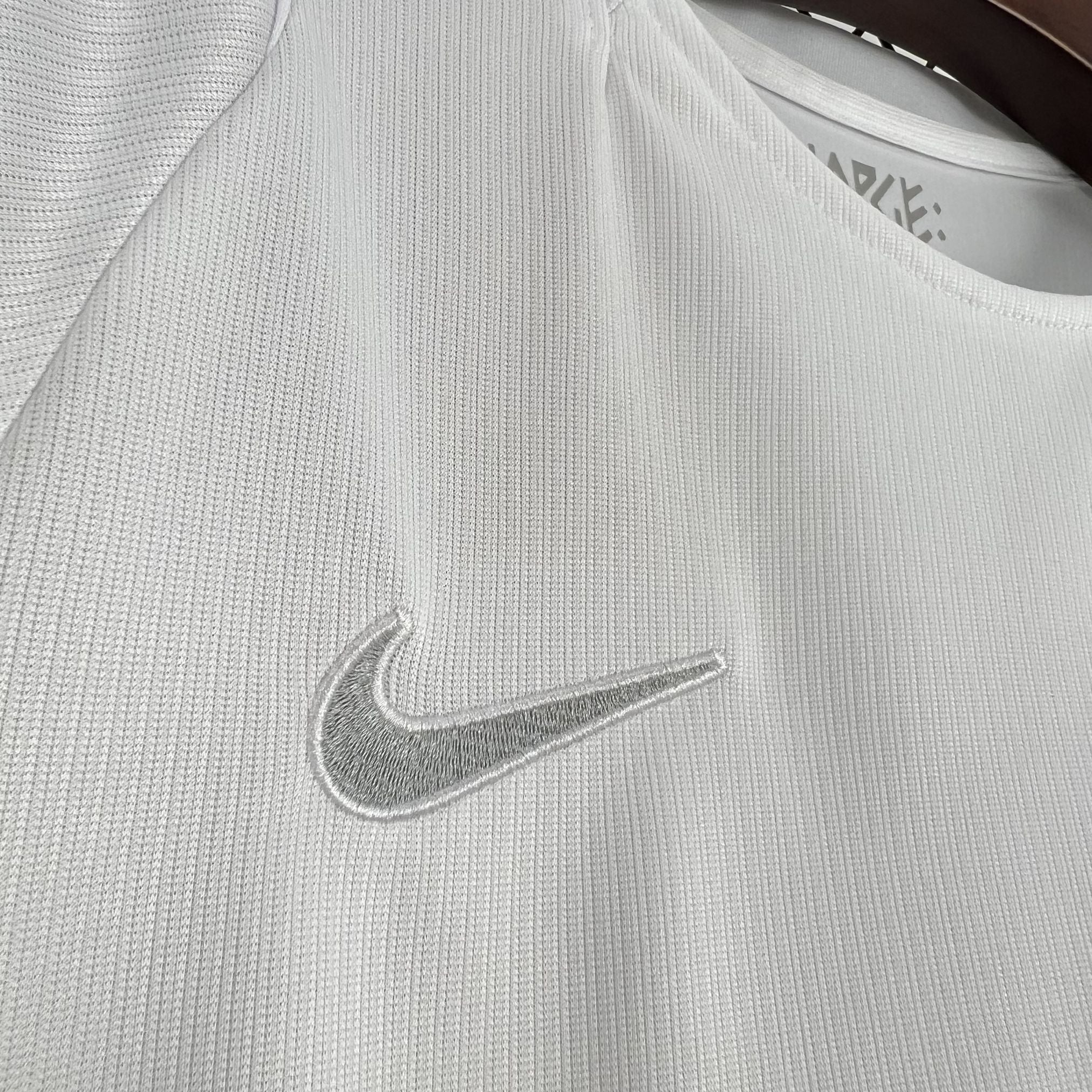 Leazofoot NORVÈGE - MAILLOT THIRD 2026 white football jersey with embroidered grey Nike swoosh logo.