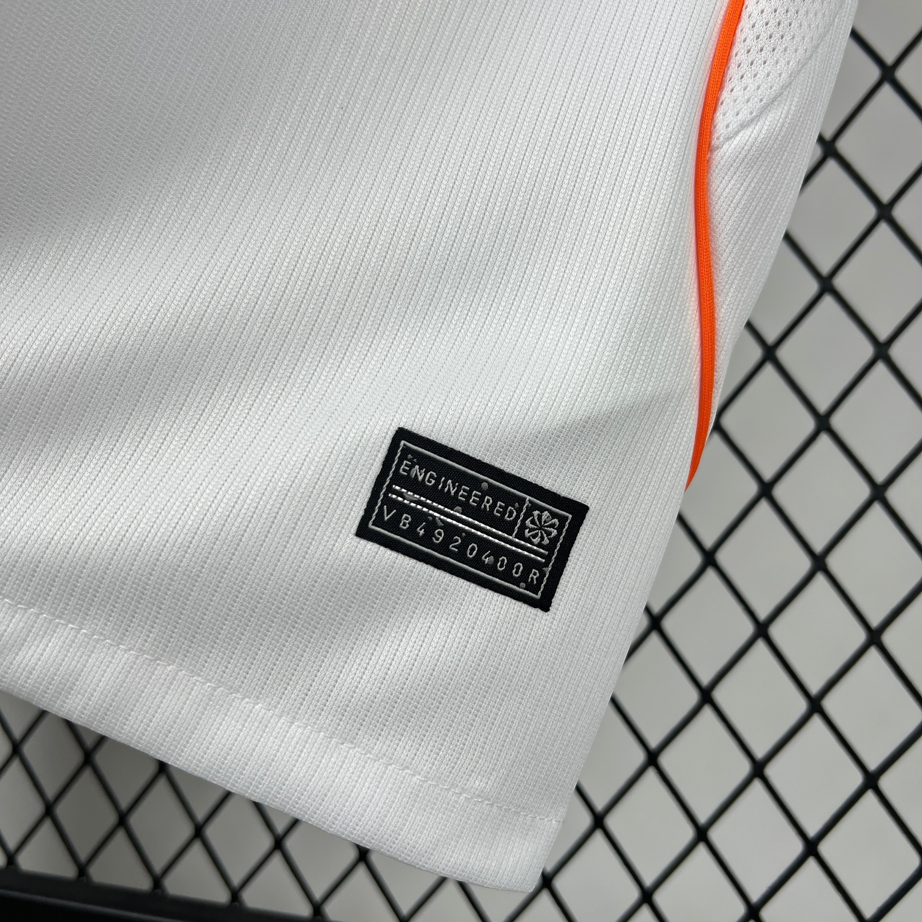 Leazofoot PAYS BAS - MAILLOT EXTÉRIEUR 2026 white football jersey with orange trim and engineered tag.