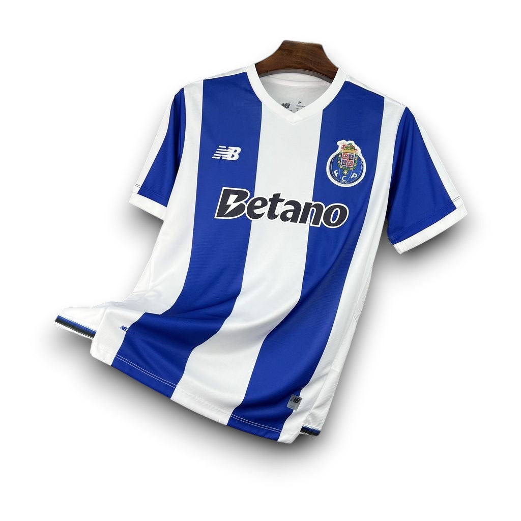 Leazofoot Porto 26/27 home football jersey with blue and white vertical stripes, featuring Betano sponsor.