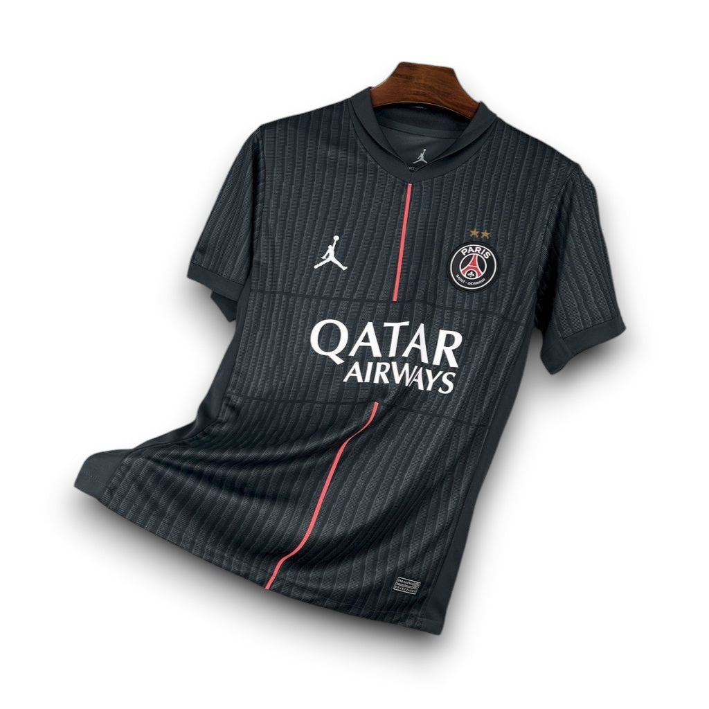 Leazofoot Paris Saint Germain 25/26 fourth jersey in black with vertical pinstripes, Jordan logo, and Qatar Airways.