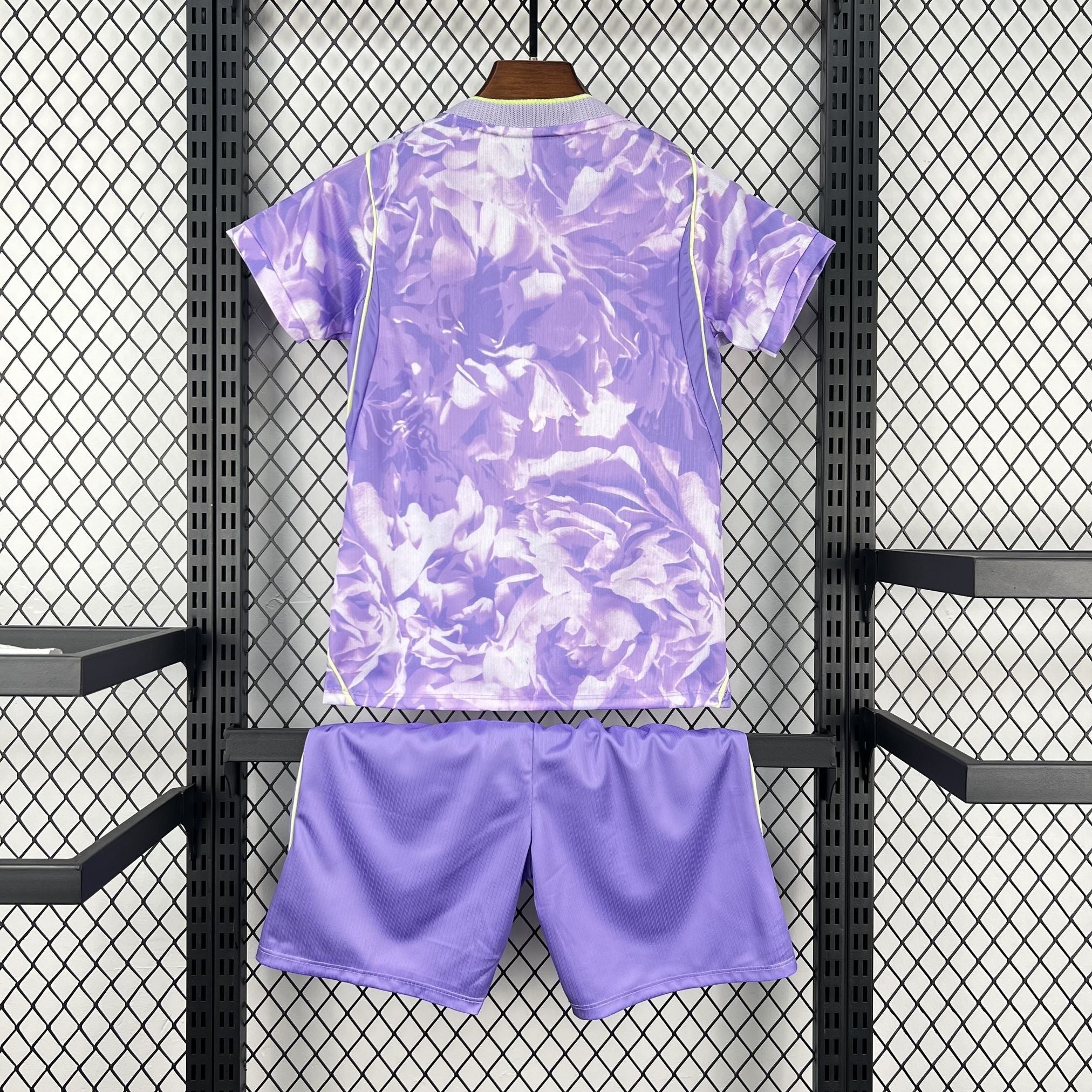 Leazofoot kids' purple floral print t-shirt and shorts set, short sleeves, ribbed collar, athletic wear.