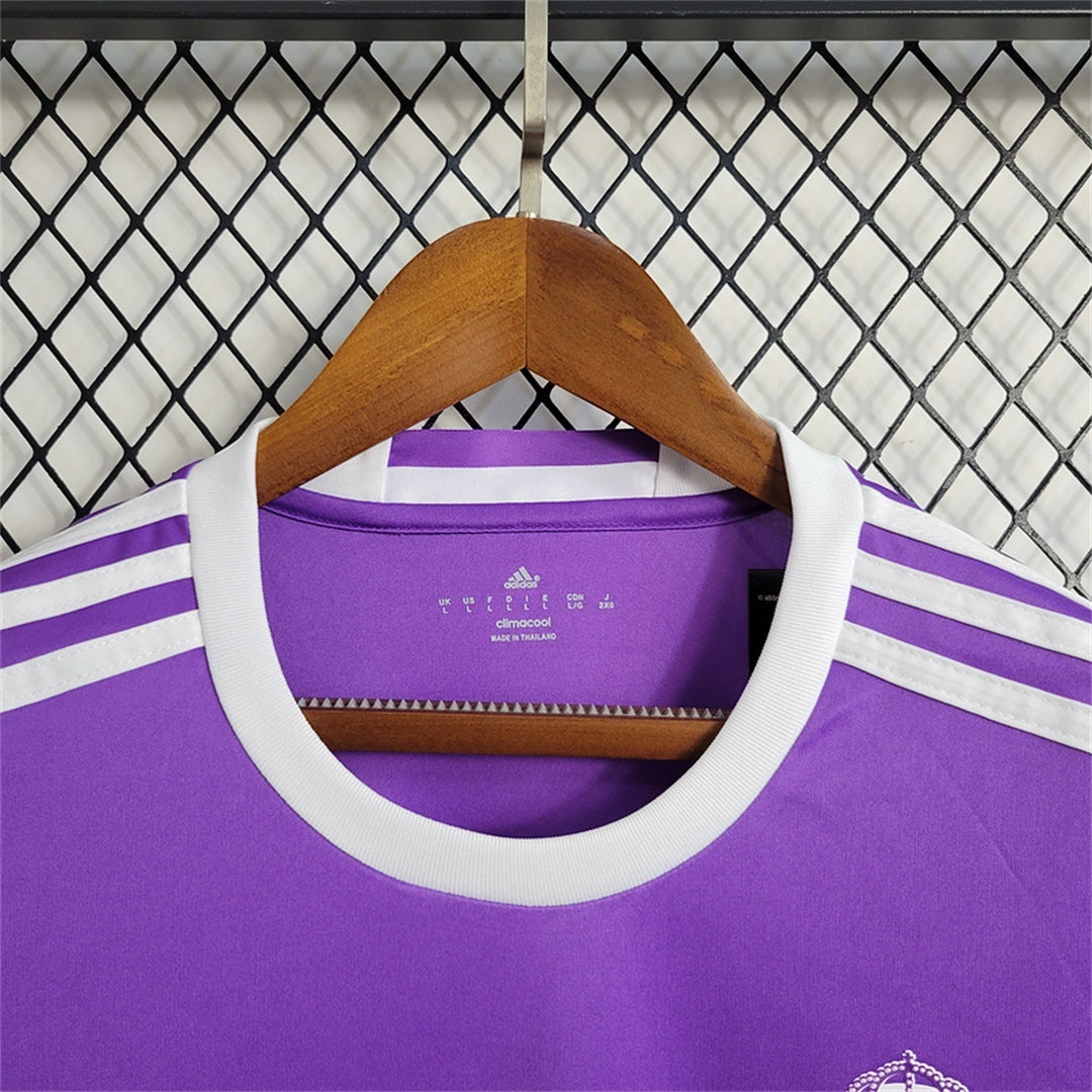 Leazofoot Real Madrid 2016-2017 away jersey in purple with white crew neck collar and shoulder stripes