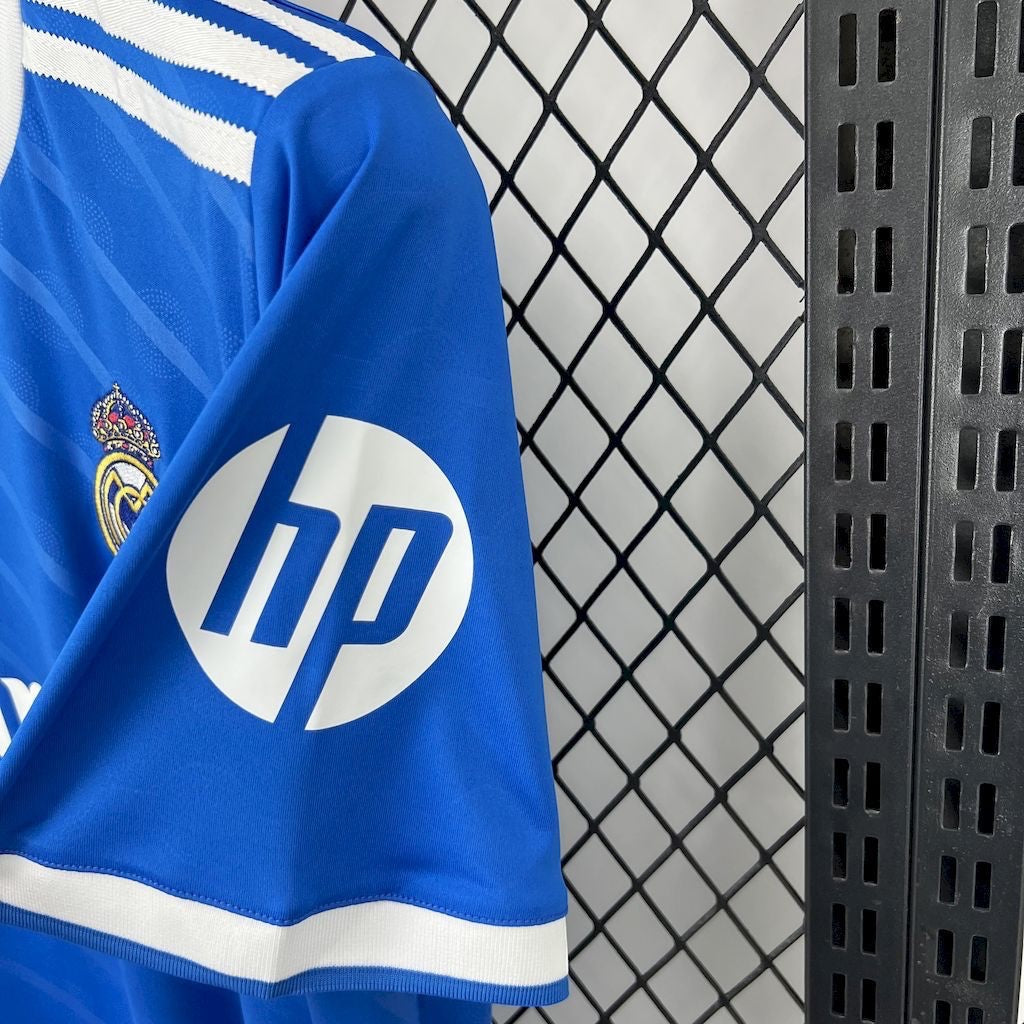 Leazofoot Real Madrid 2025-2026 third jersey sleeve detail featuring the HP sponsor logo on blue fabric
