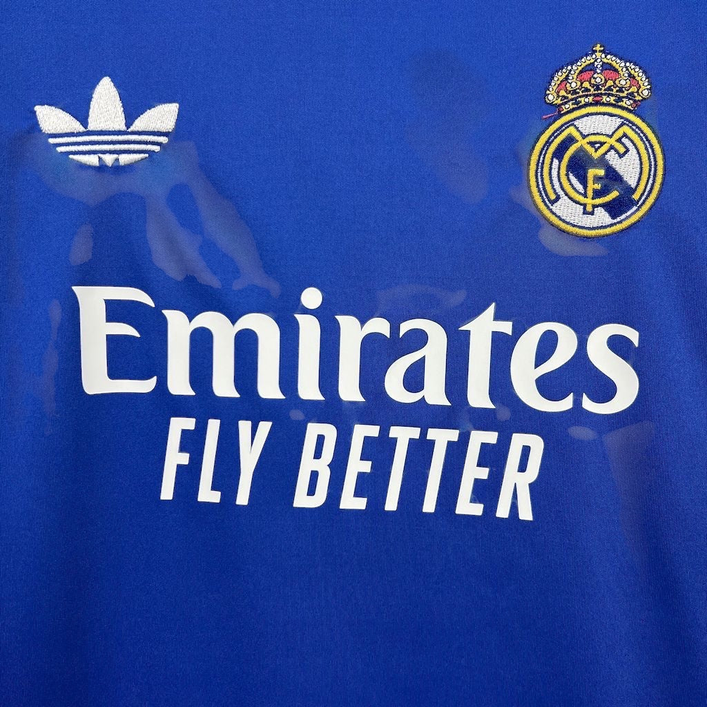 Leazofoot Real Madrid 25/26 third kit for kids in blue with white Adidas logo, club crest, and Emirates sponsor.