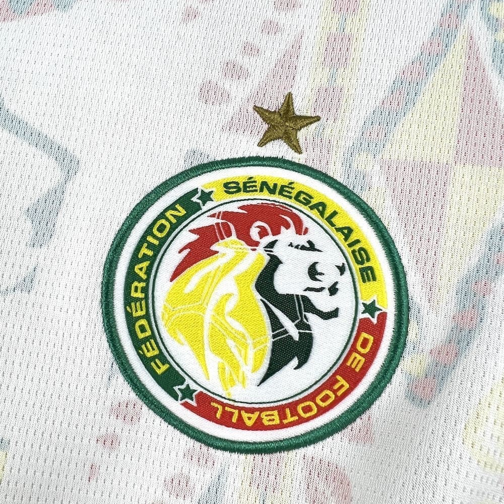 Leazofoot Senegal 2026 home football jersey featuring the embroidered national team crest and gold star detail.