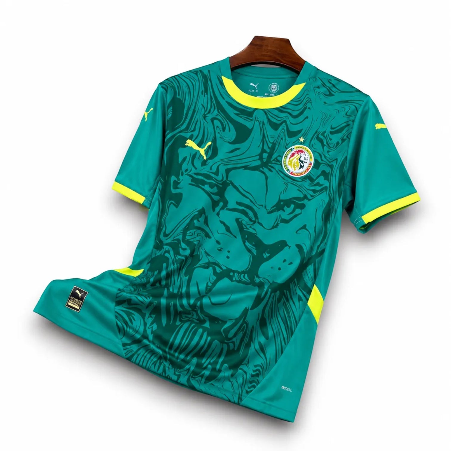 Leazofoot Senegal 24/25 special edition football jersey in green with yellow accents and a lion graphic print.