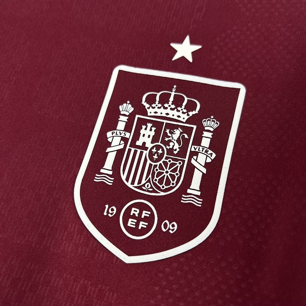 Leazofoot Spain 2026 goalkeeper jersey featuring the official RFEF crest and a white star on a deep burgundy fabric.