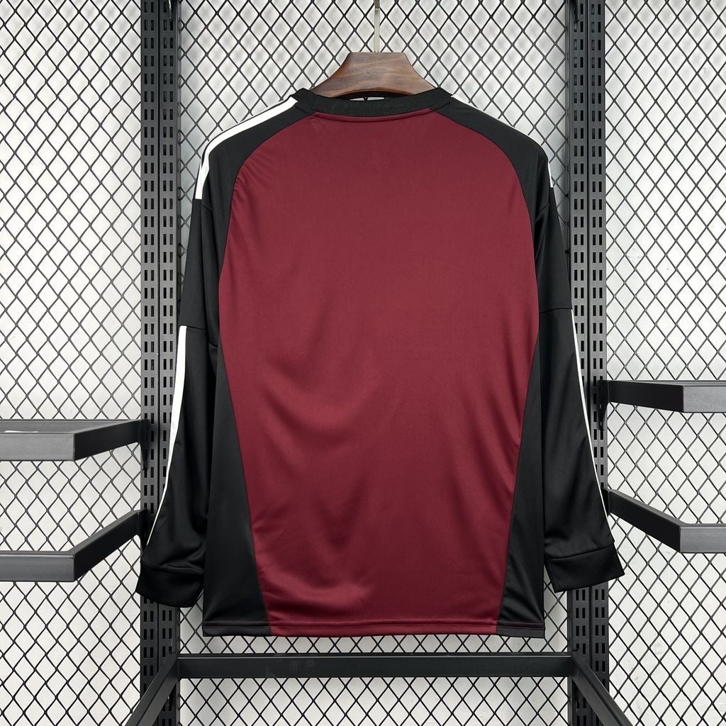 Leazofoot Spain 2026 long-sleeve goalkeeper jersey in burgundy and black with white shoulder stripes.