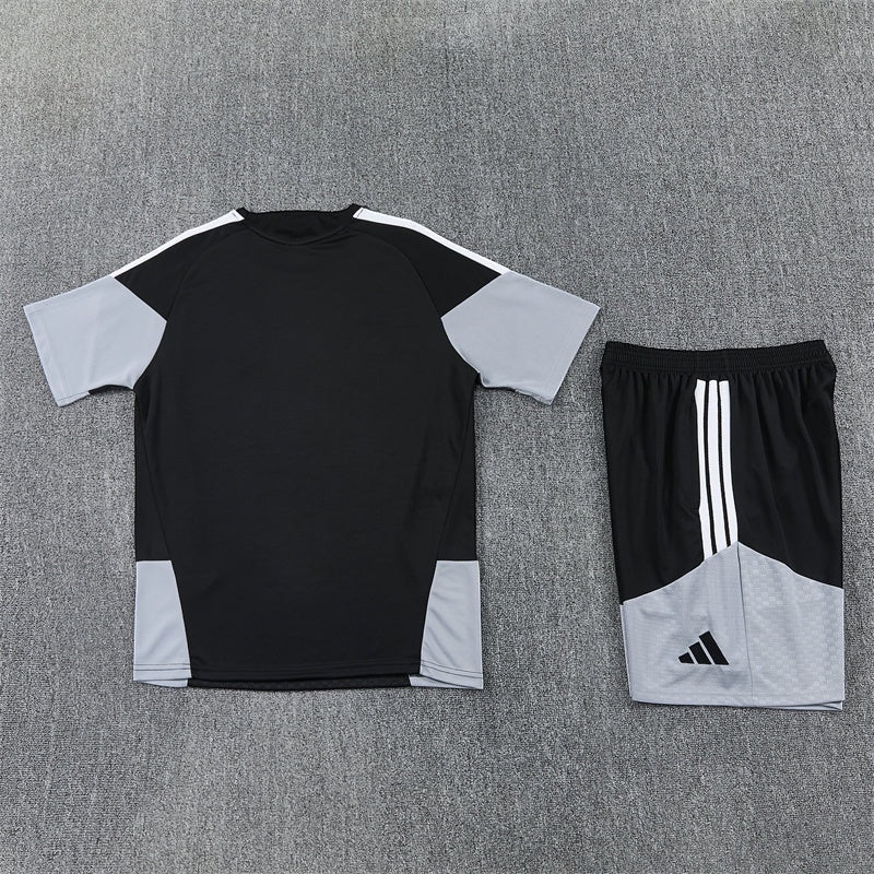 Leazofoot Spain 2026 training set featuring a black and grey short-sleeve jersey and matching athletic shorts