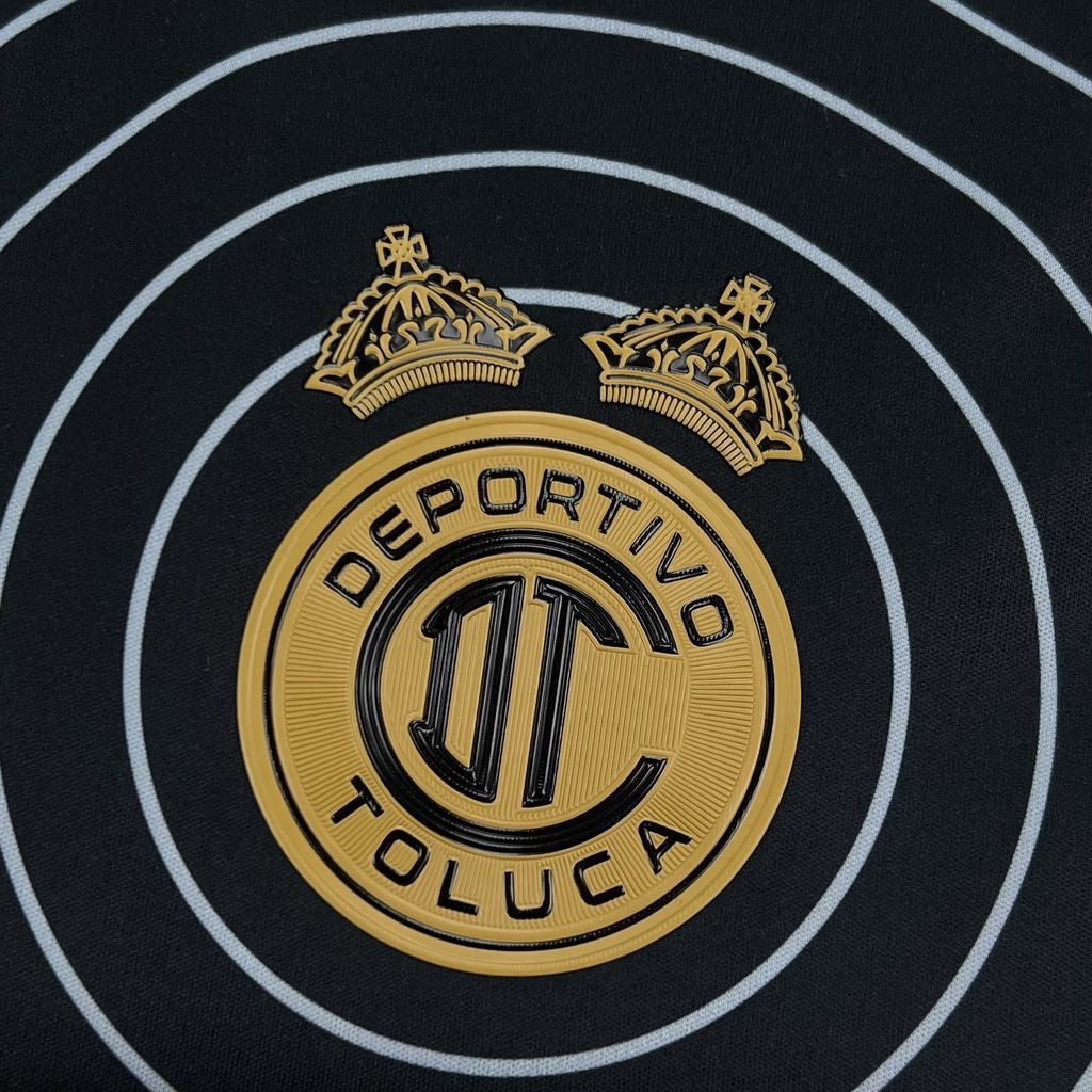 Leazofoot Toluca 26/27 concept jersey featuring a black and gold club crest with crowns on a black circular pattern.